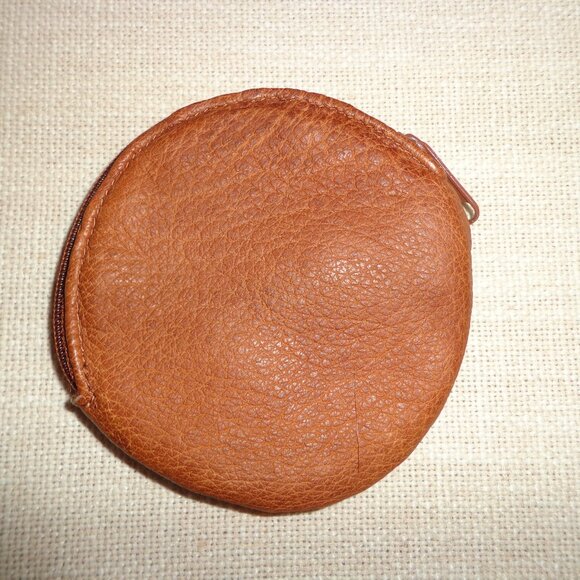 Vtg. WILSONS Leather Coin Pouch w/Key Ring Brown Zip Closure Round Embossed - Picture 6 of 13